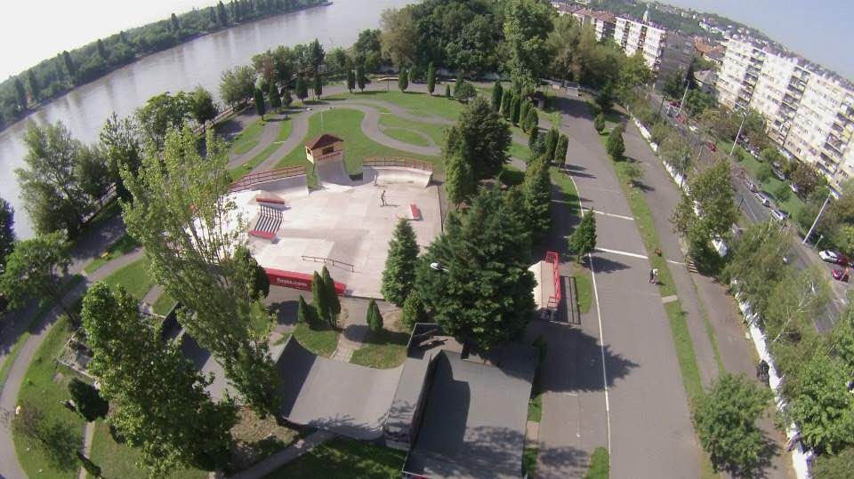 Gördeszkázás - Budapest Garden